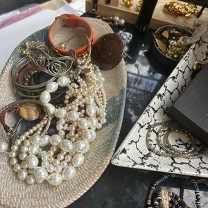 LZ’s show giveaway